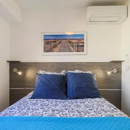 Centre A 2 Pas De La Vieille Ville, Plages Apartment