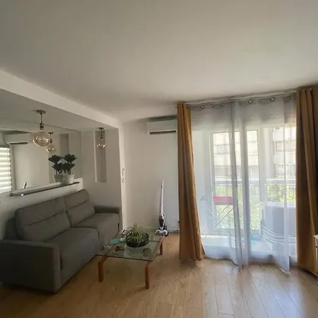 Centre A 2 Pas De La Vieille Ville, Plages Apartment *